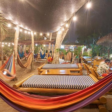 Hidden House Hostel Party Montañita 外观 照片