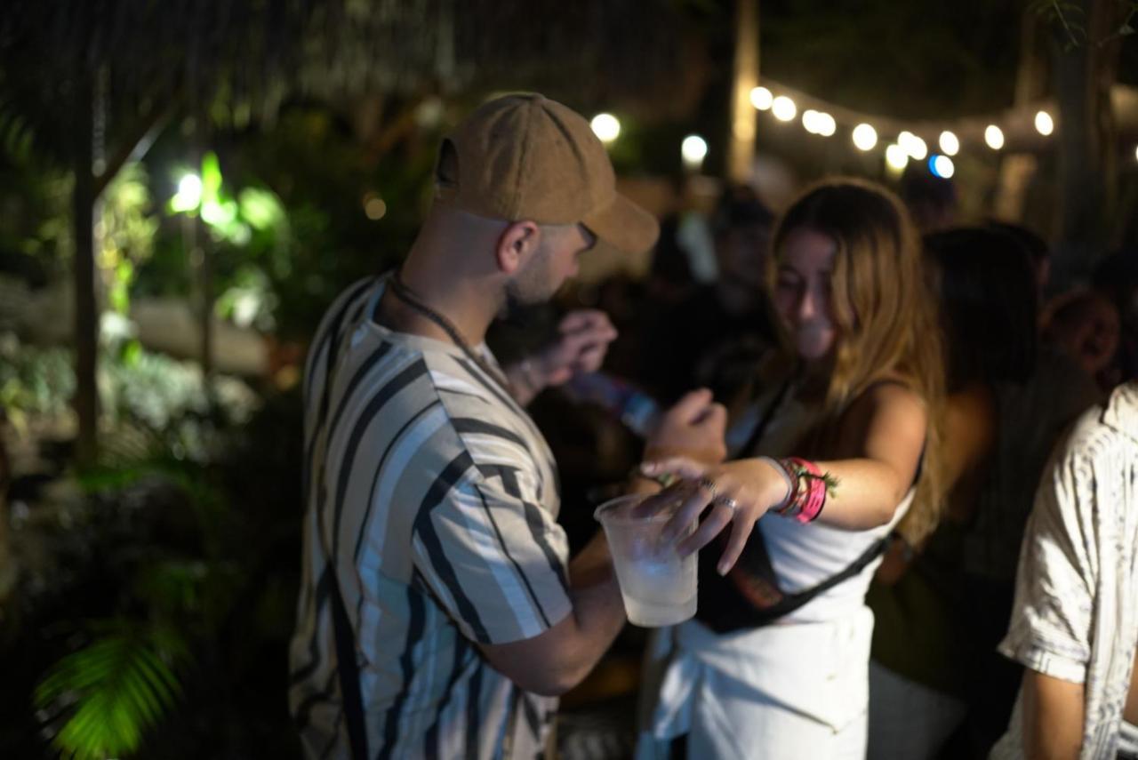 Hidden House Hostel Party Montañita 外观 照片