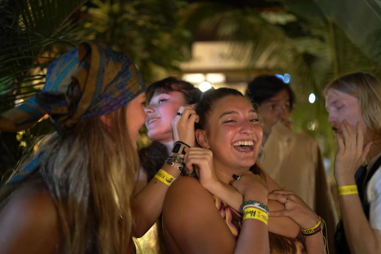 Hidden House Hostel Party Montañita 外观 照片