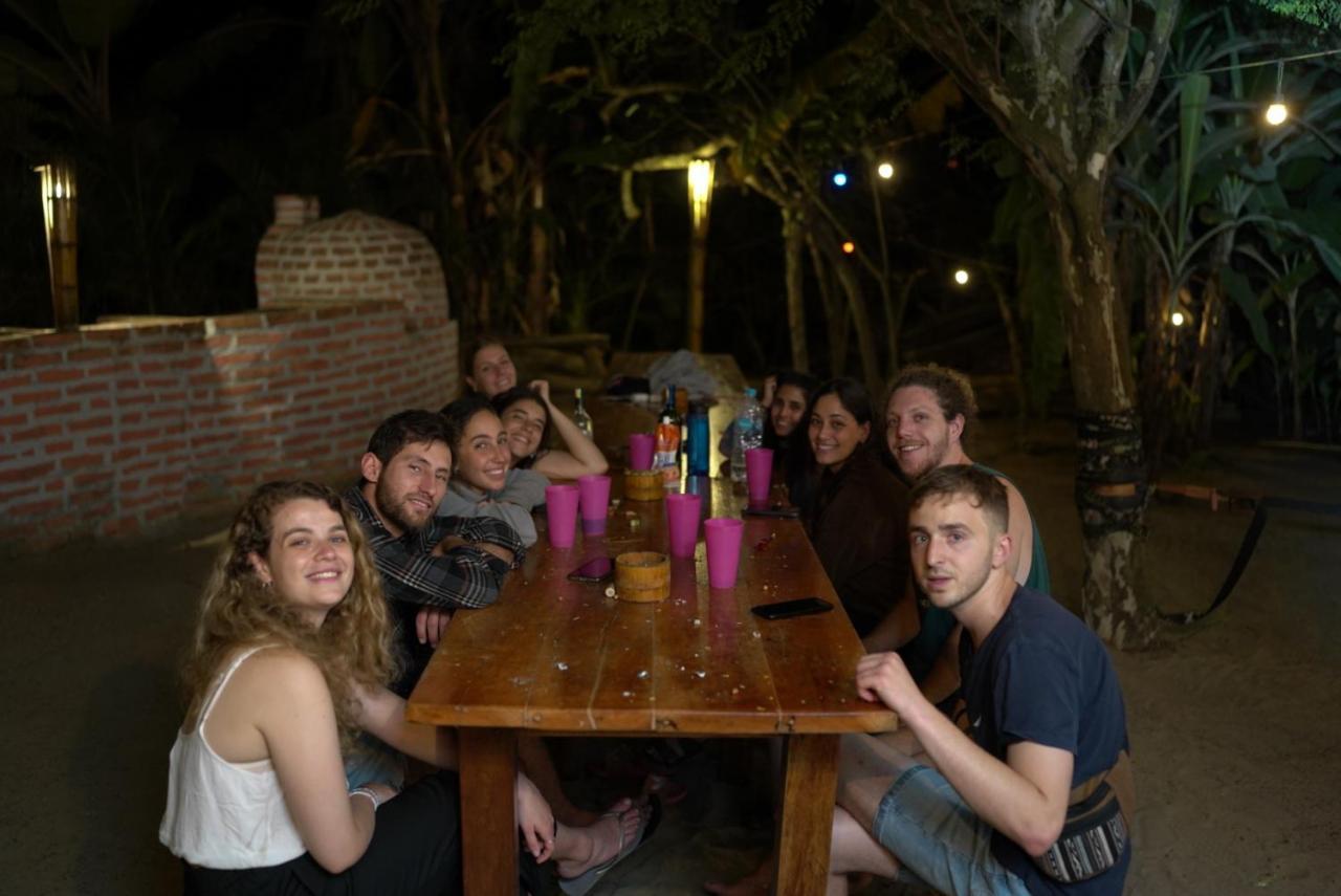 Hidden House Hostel Party Montañita 外观 照片