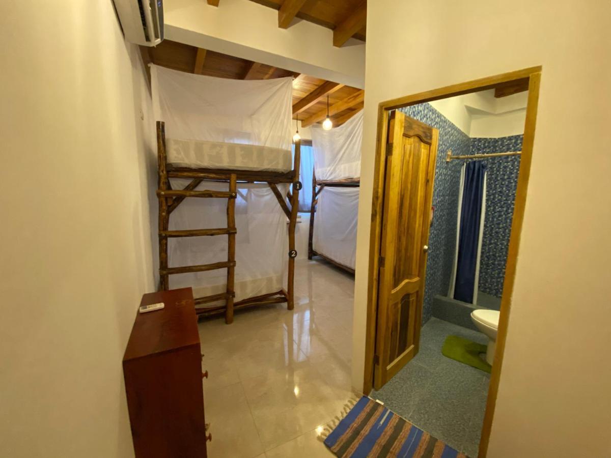 Hidden House Hostel Party Montañita 外观 照片