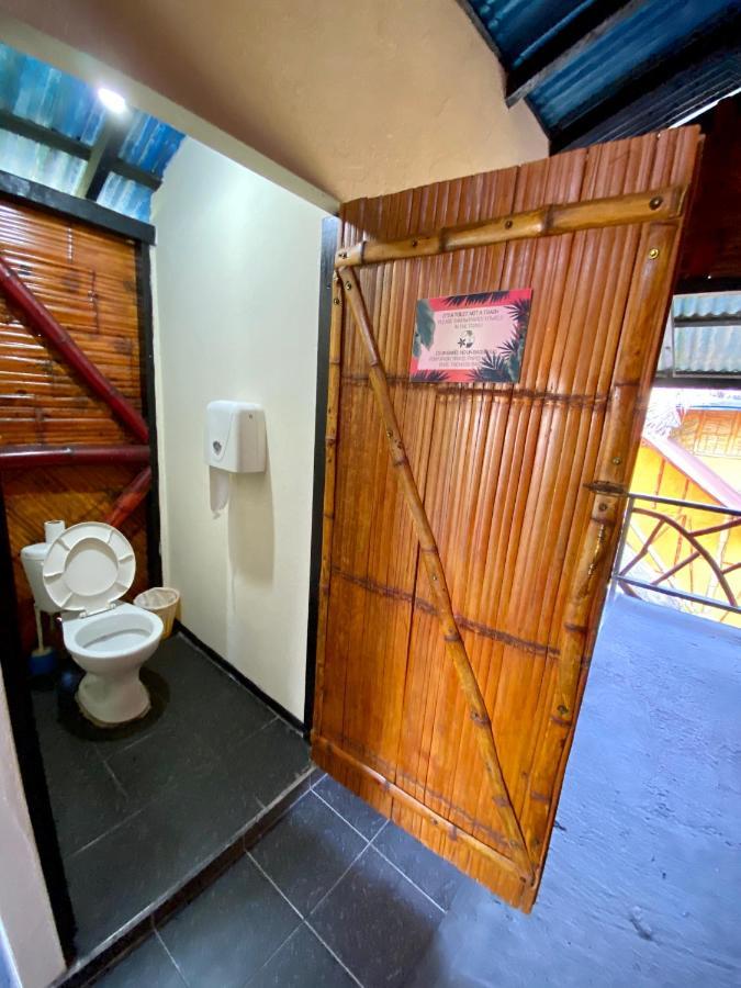 Hidden House Hostel Party Montañita 外观 照片